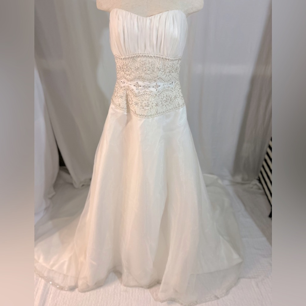Imperial Gown - Wedding Dress - Ivory/Silver